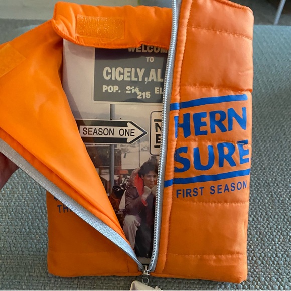 Used 2 dvd set Northern Exposure complete first season plus extras - Picture 3 of 13